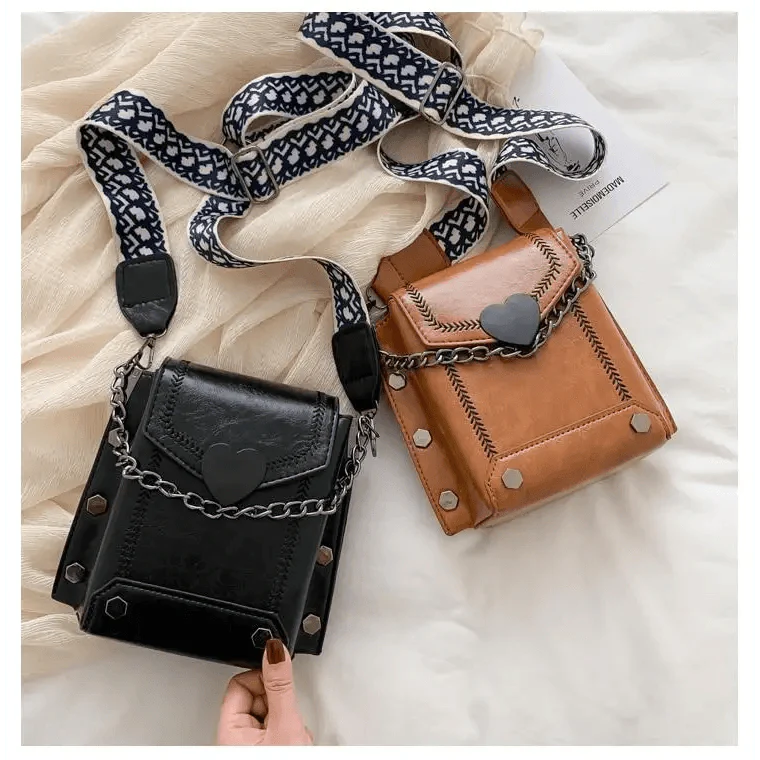 Elegant Heart-Shaped Shoulder Bag for Women