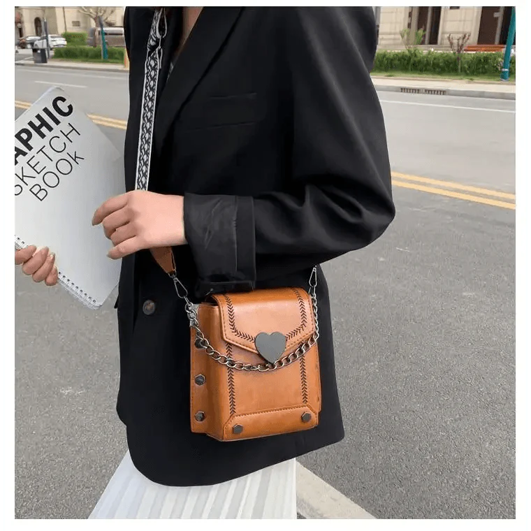 Elegant Heart-Shaped Shoulder Bag for Women