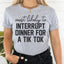 Camiseta de Acción de Gracias con más probabilidades de interrumpir la cena para una publicación de Tik Tok