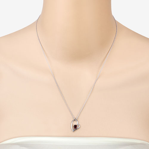 Collar de plata esterlina con granate genuino de 0.60 quilates