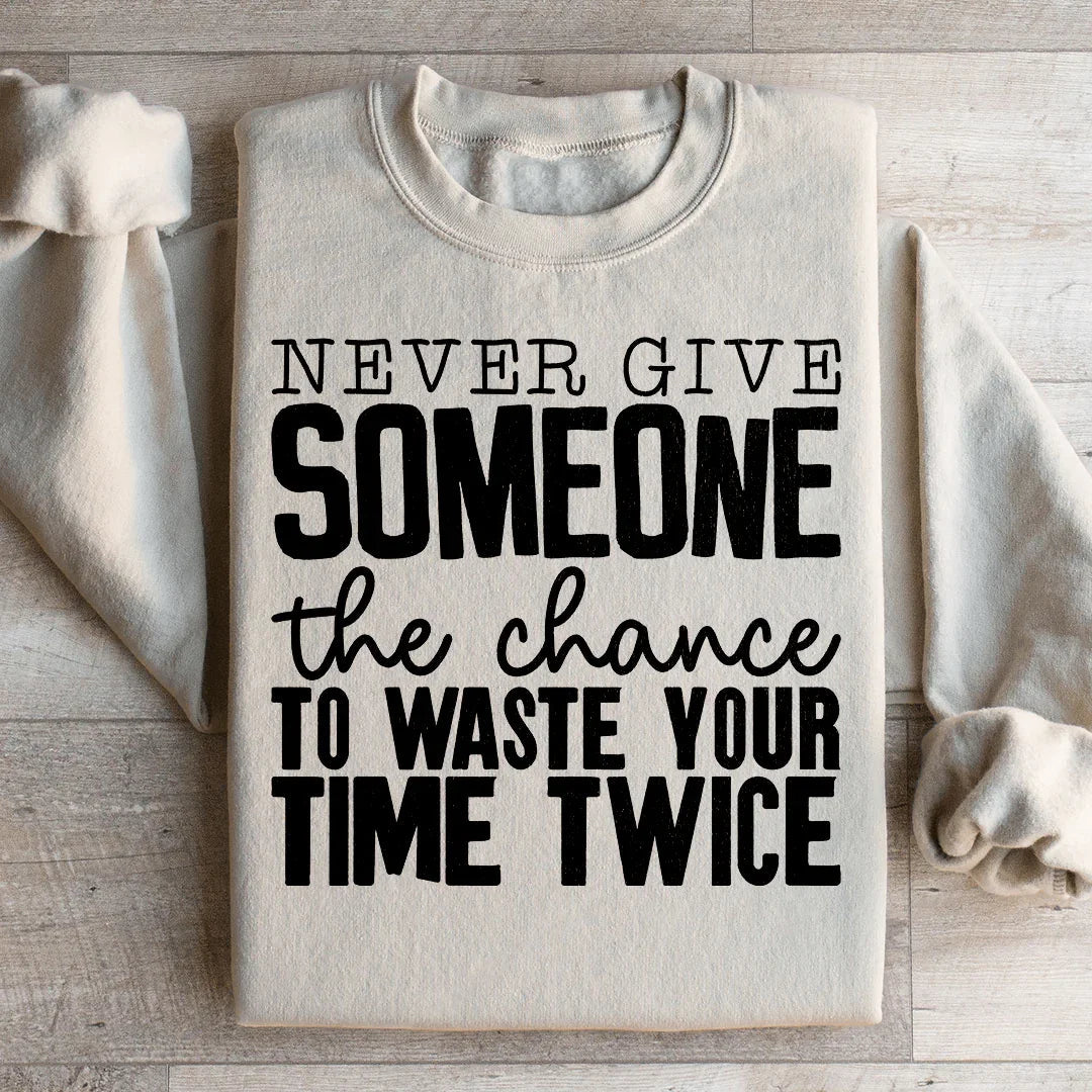 Sudadera "Nunca le des a alguien la oportunidad de perder tu tiempo dos veces"