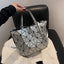 Sac à bandoulière grande capacité avec couture géométrique