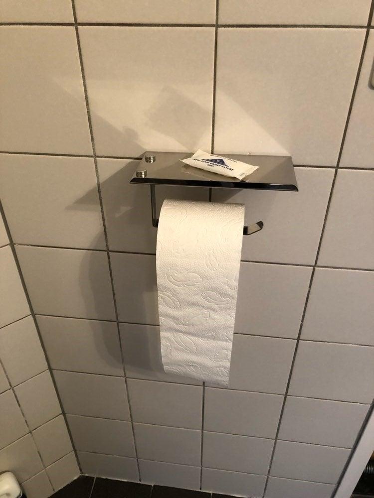 Soporte de Papel Higiénico de Acero Inoxidable Premium con Estante para Teléfono