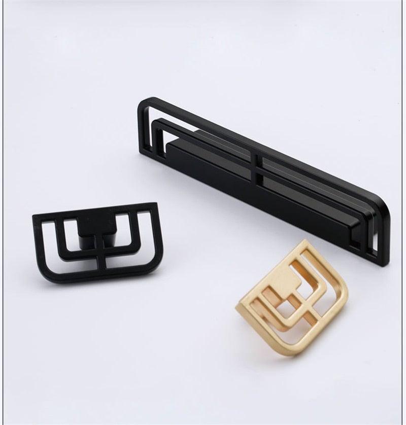 Stylish Zinc Alloy Door Handle - Antique Copper Finish for Modern Interiors - Korvel