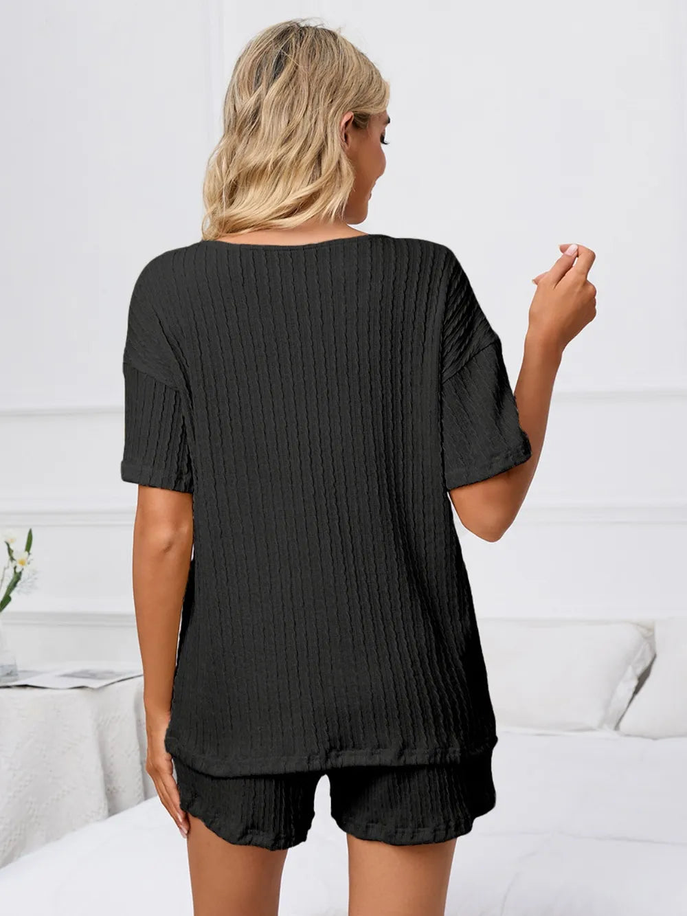 Ensemble de lounge à manches courtes et short avec encolure en V