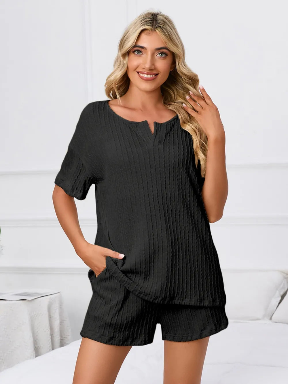 Ensemble de lounge à manches courtes et short avec encolure en V