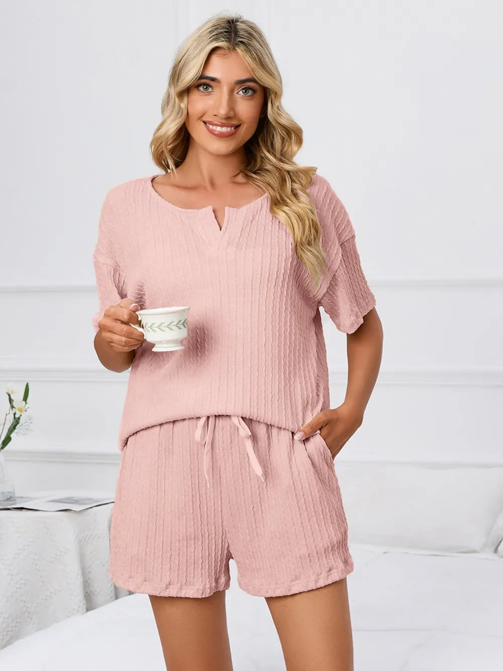 Ensemble de lounge à manches courtes et short avec encolure en V