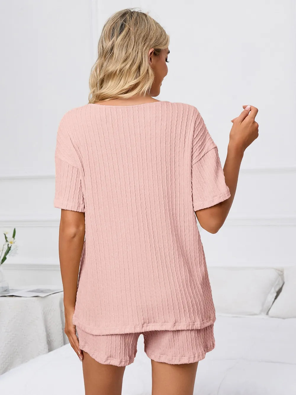 Ensemble de lounge à manches courtes et short avec encolure en V
