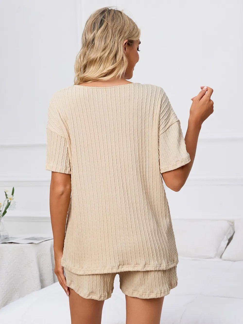 Ensemble de lounge à manches courtes et short avec encolure en V