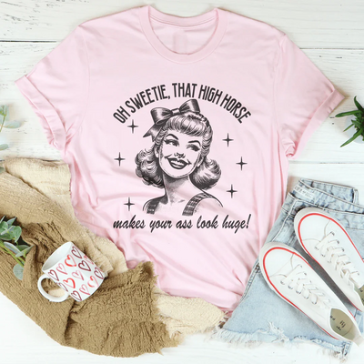 Oh, cariño, ese caballo alto hace que tu trasero se vea enorme. Camiseta