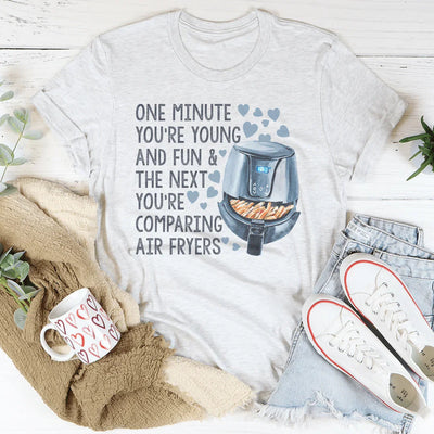 Camiseta "Un minuto eres joven y divertido"