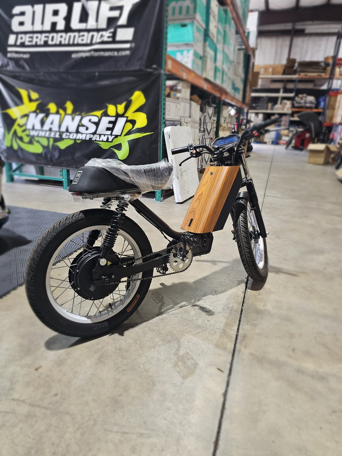 ONYX CTY2 Step-Thru Electric Moped Bike (Demo Model) - Korvel