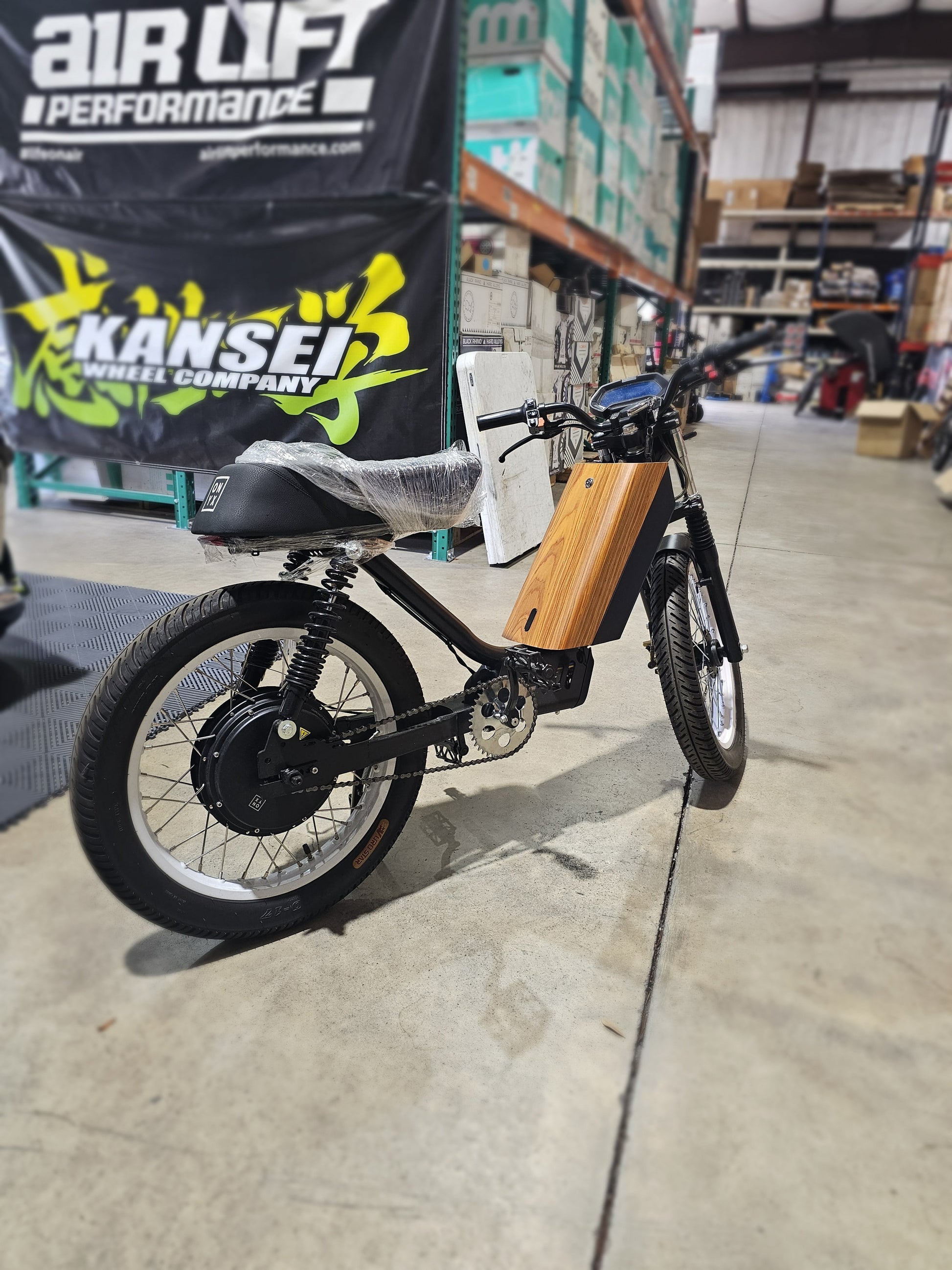 ONYX CTY2 Step-Thru Electric Moped Bike (Demo Model) - Korvel
