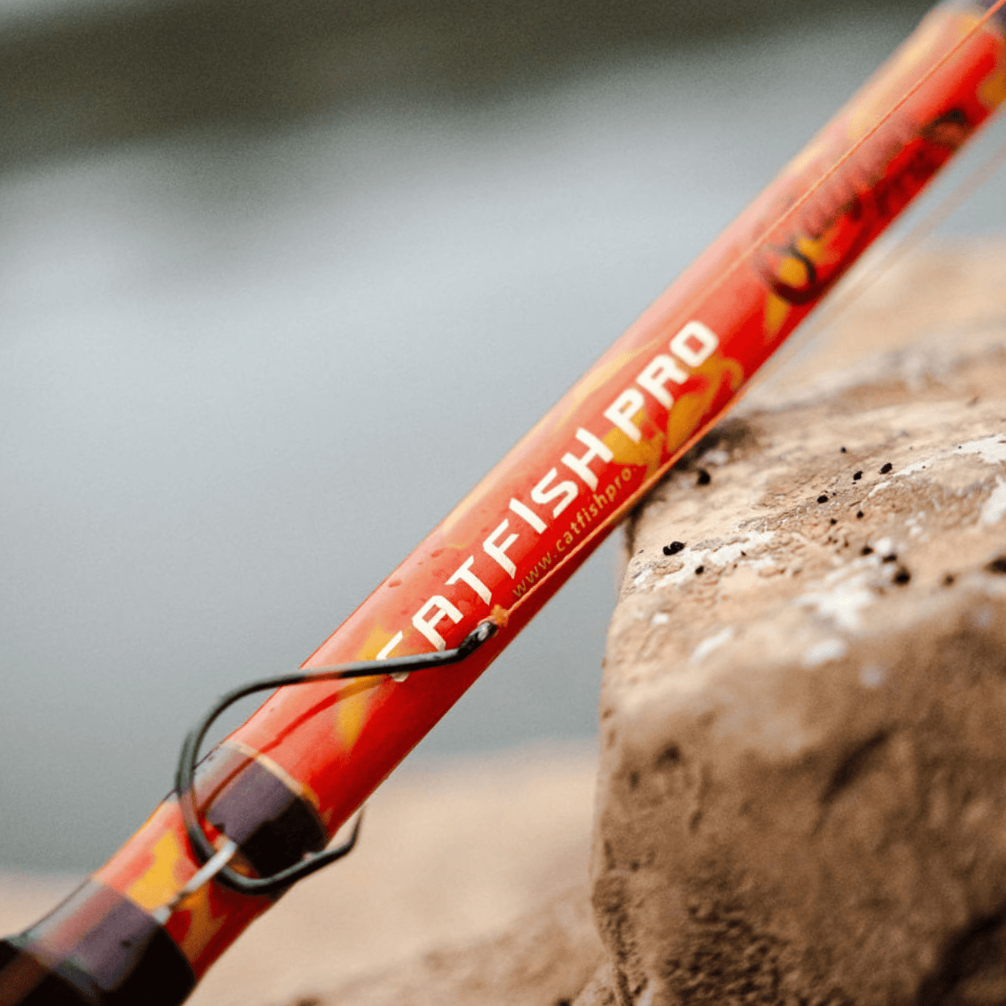 Canne à pêche Glow-in-the-Dark Orange Dragon Fire Catfish