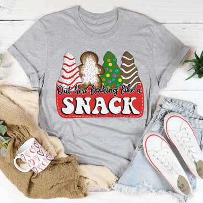 Camiseta navideña "Aquí afuera, luciendo como un bocadillo"