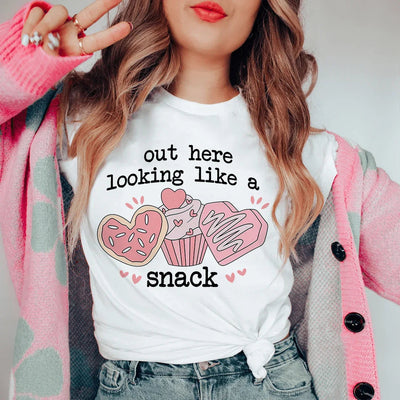 Aquí afuera luciendo como una camiseta de bocadillo