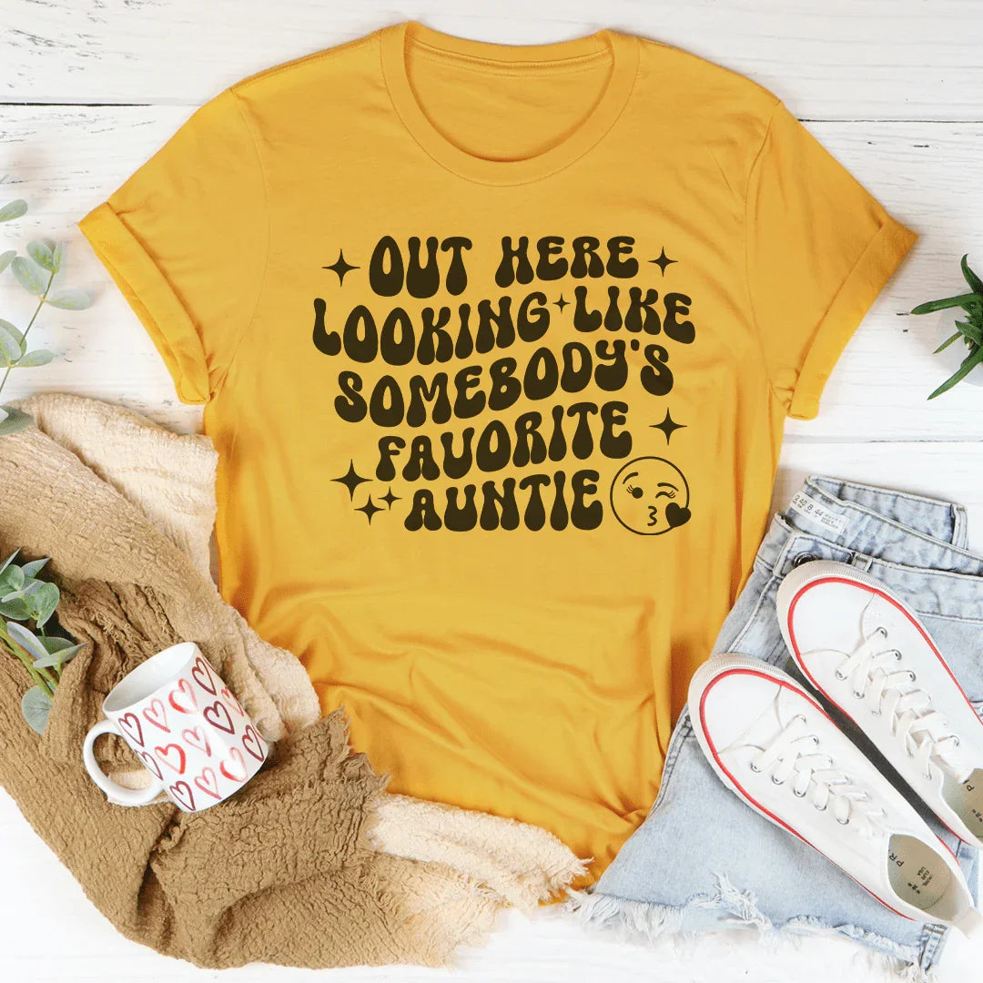 Aquí Luciendo Como la Tía Favorita de Alguien Camiseta