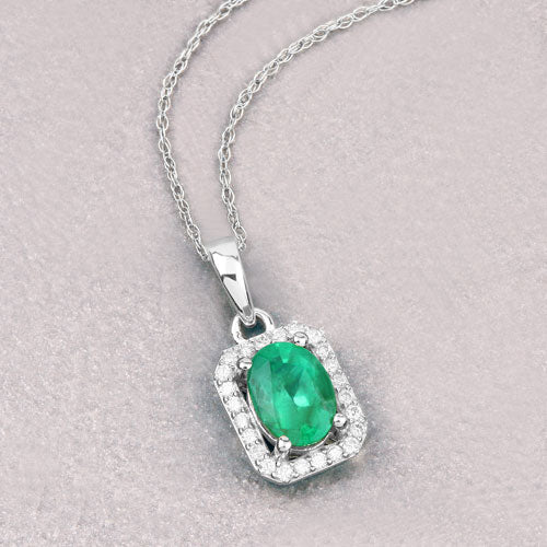 Colgante de Esmeralda Zambiana y Diamante de 0.83 Quilates en Oro Blanco de 10K