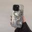Funda de teléfono de dragón chino negro linda y de moda con correa de mano