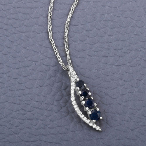Pendentif en or blanc 14K avec saphir bleu et diamant de 0,40 carat