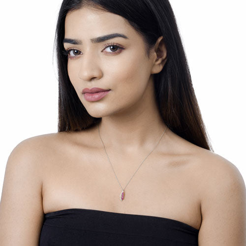 Colgante de Rubí y Diamante Blanco de 0.43 Quilates en Oro Blanco de 14K