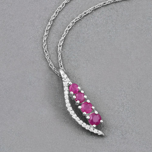 Colgante de Rubí y Diamante Blanco de 0.43 Quilates en Oro Blanco de 14K