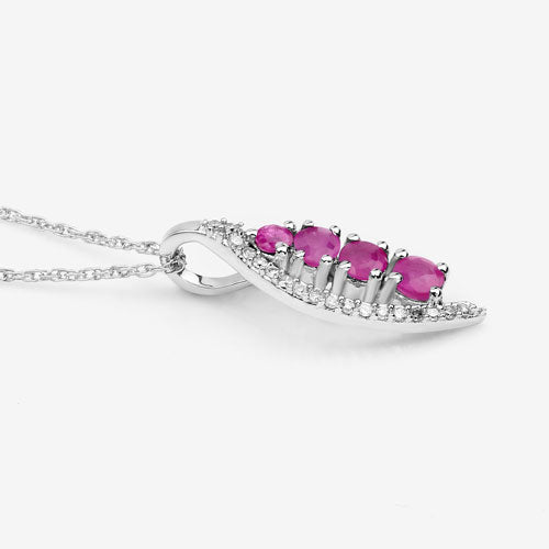 Colgante de Rubí y Diamante Blanco de 0.43 Quilates en Oro Blanco de 14K