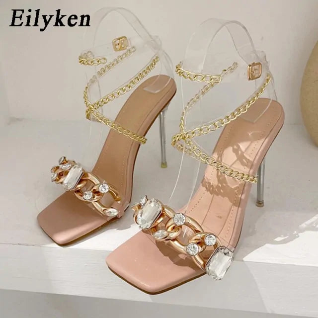 Tacones Transparentes con Cadena de Cristal