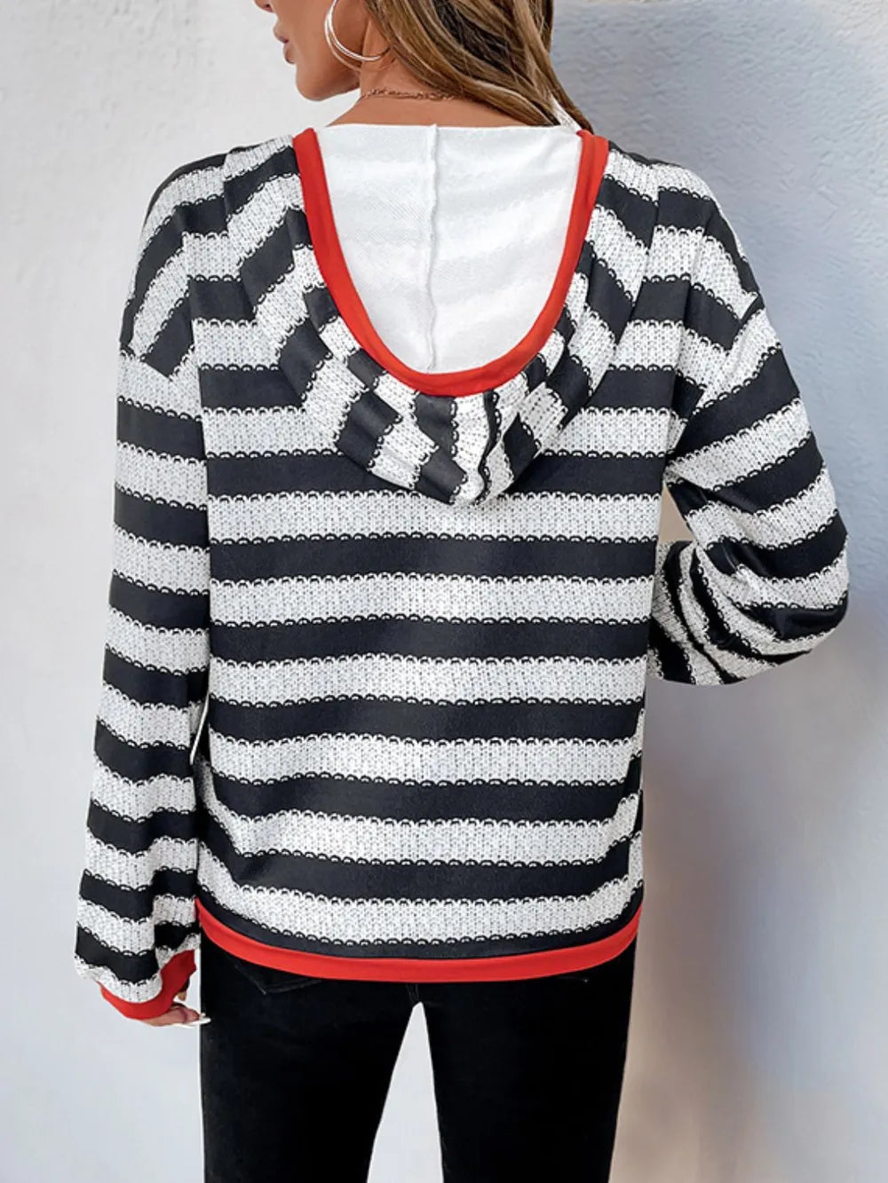 Sudadera con capucha de manga larga a rayas contrastantes Perfee