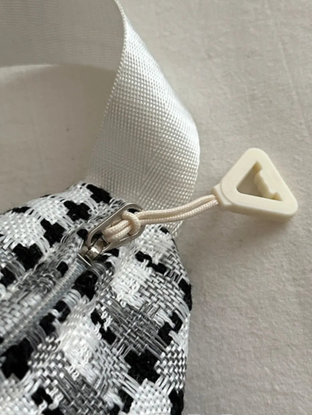 Sac bandoulière à large bandoulière à carreaux
