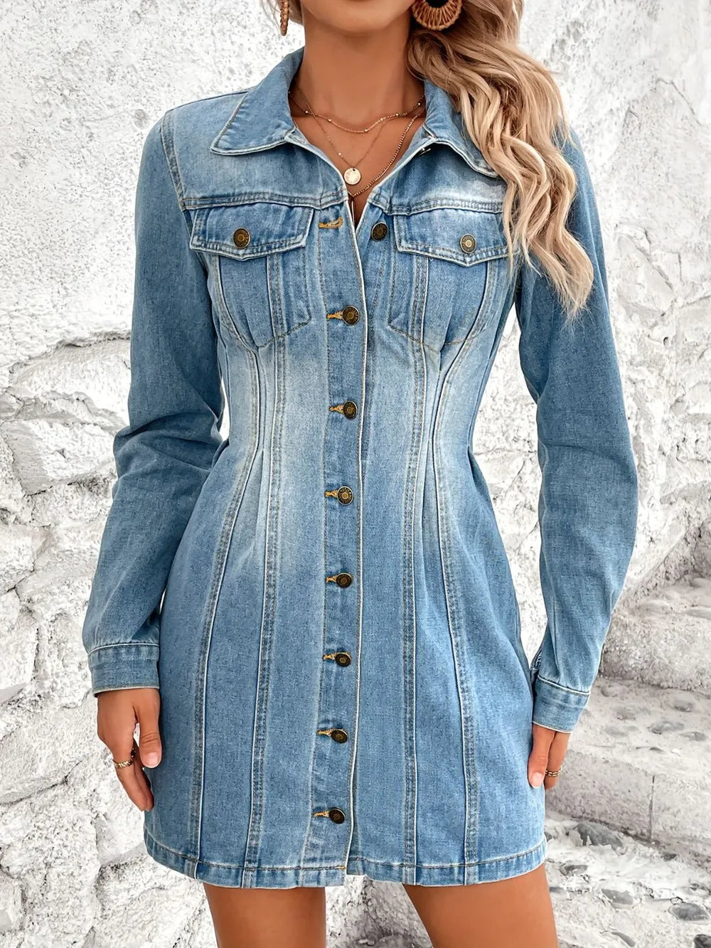 Robe en denim à manches longues avec poches et boutons