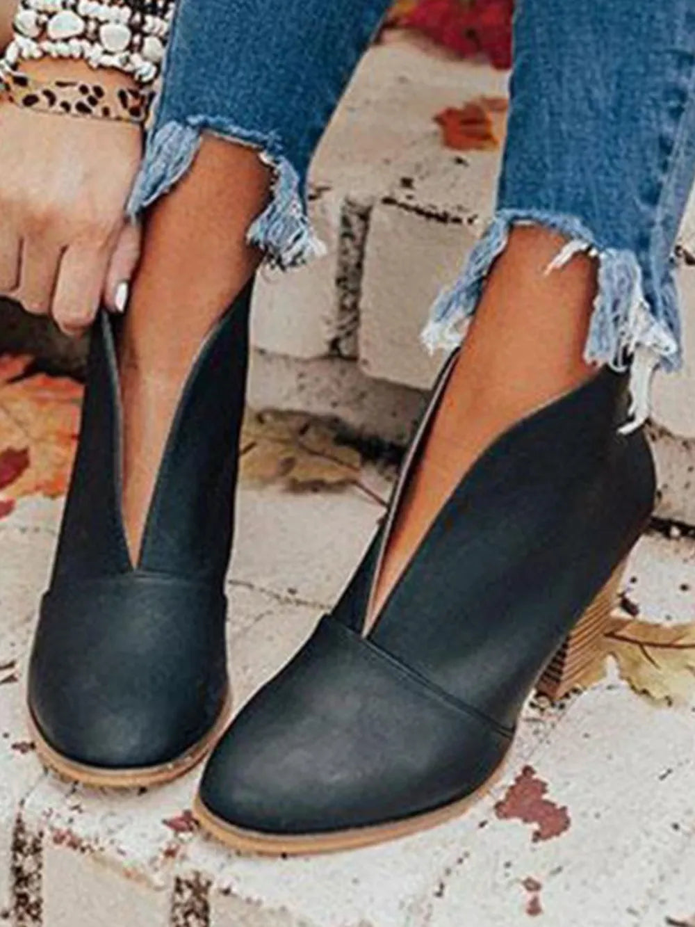 Point Toe Chunky Heeled Ankle Boots - Korvel