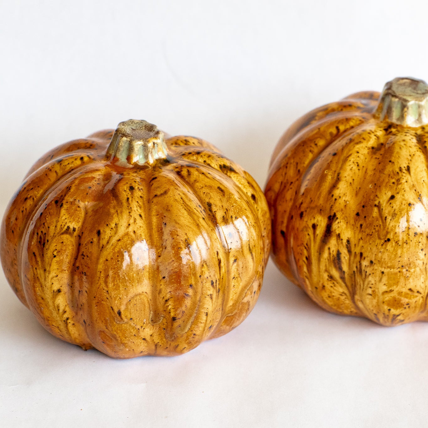 Citrouille en céramique artisanale pour la décoration d'automne