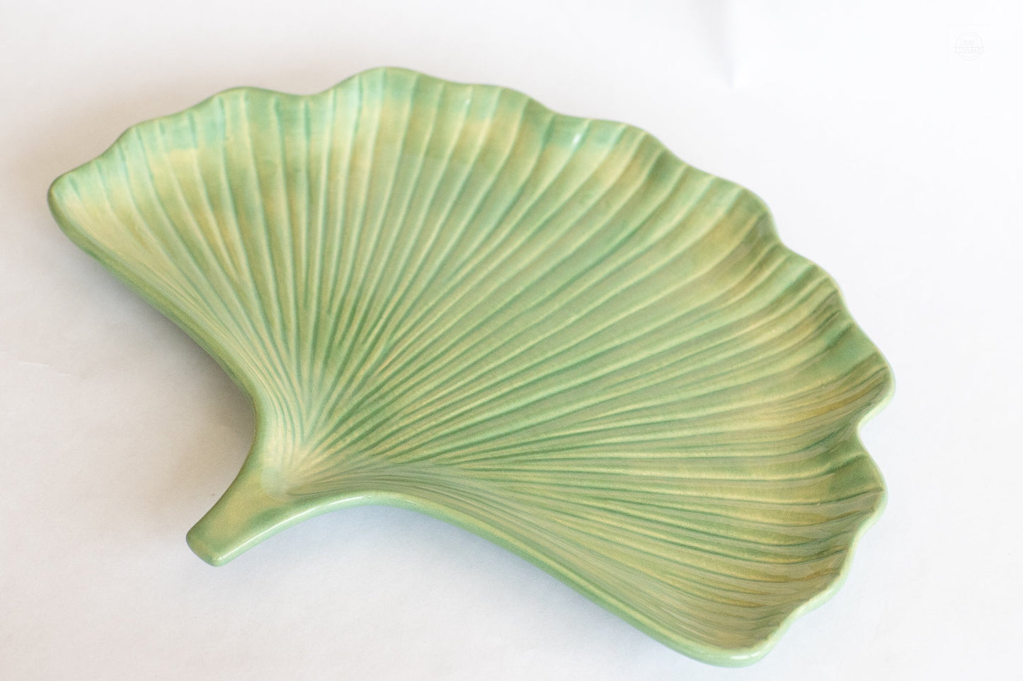 Elegant Ginkgo Leaf Ceramic Tray - Korvel