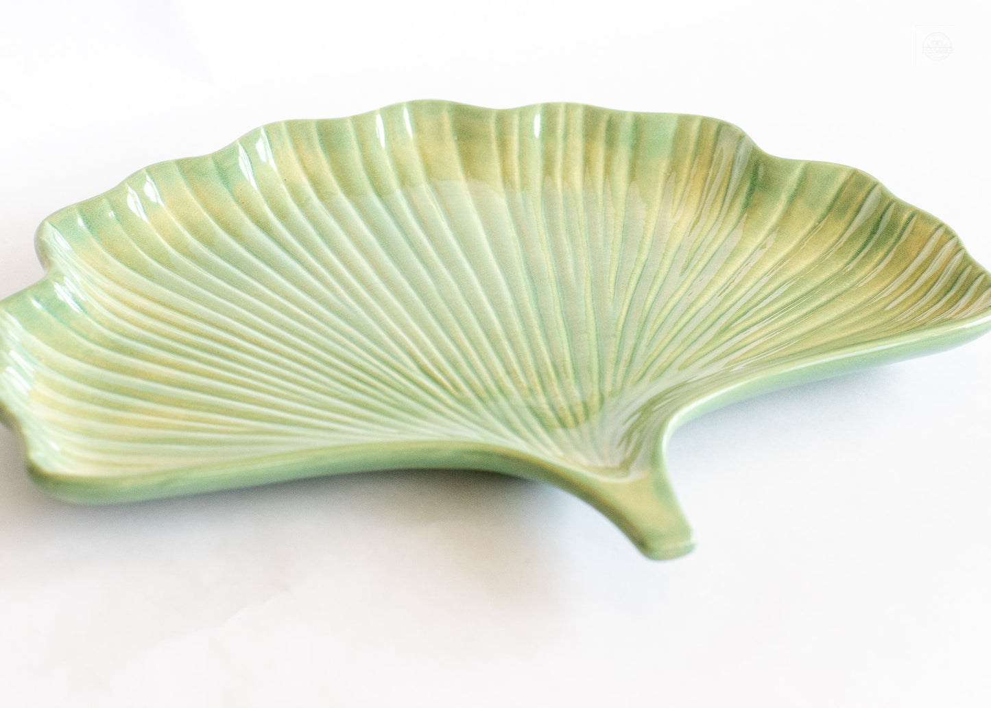 Elegant Ginkgo Leaf Ceramic Tray - Korvel