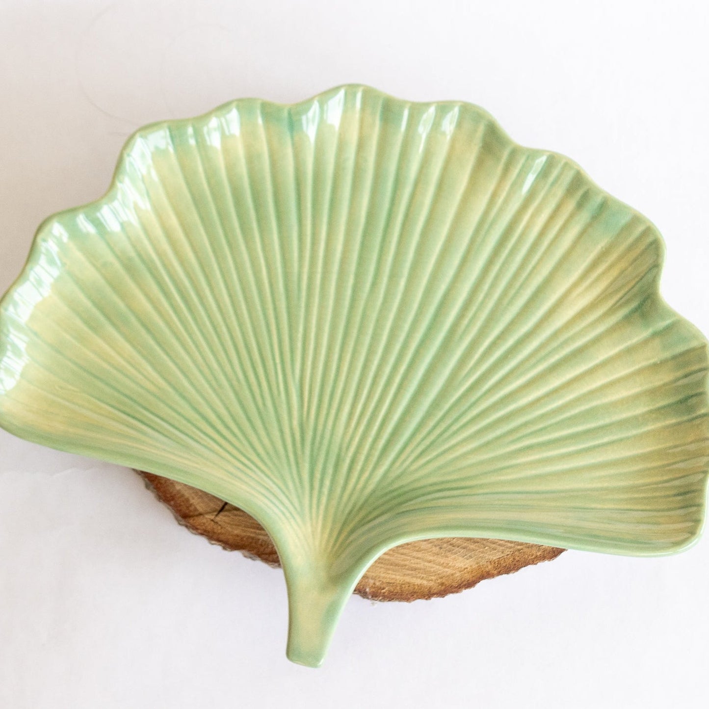 Elegant Ginkgo Leaf Ceramic Tray - Korvel