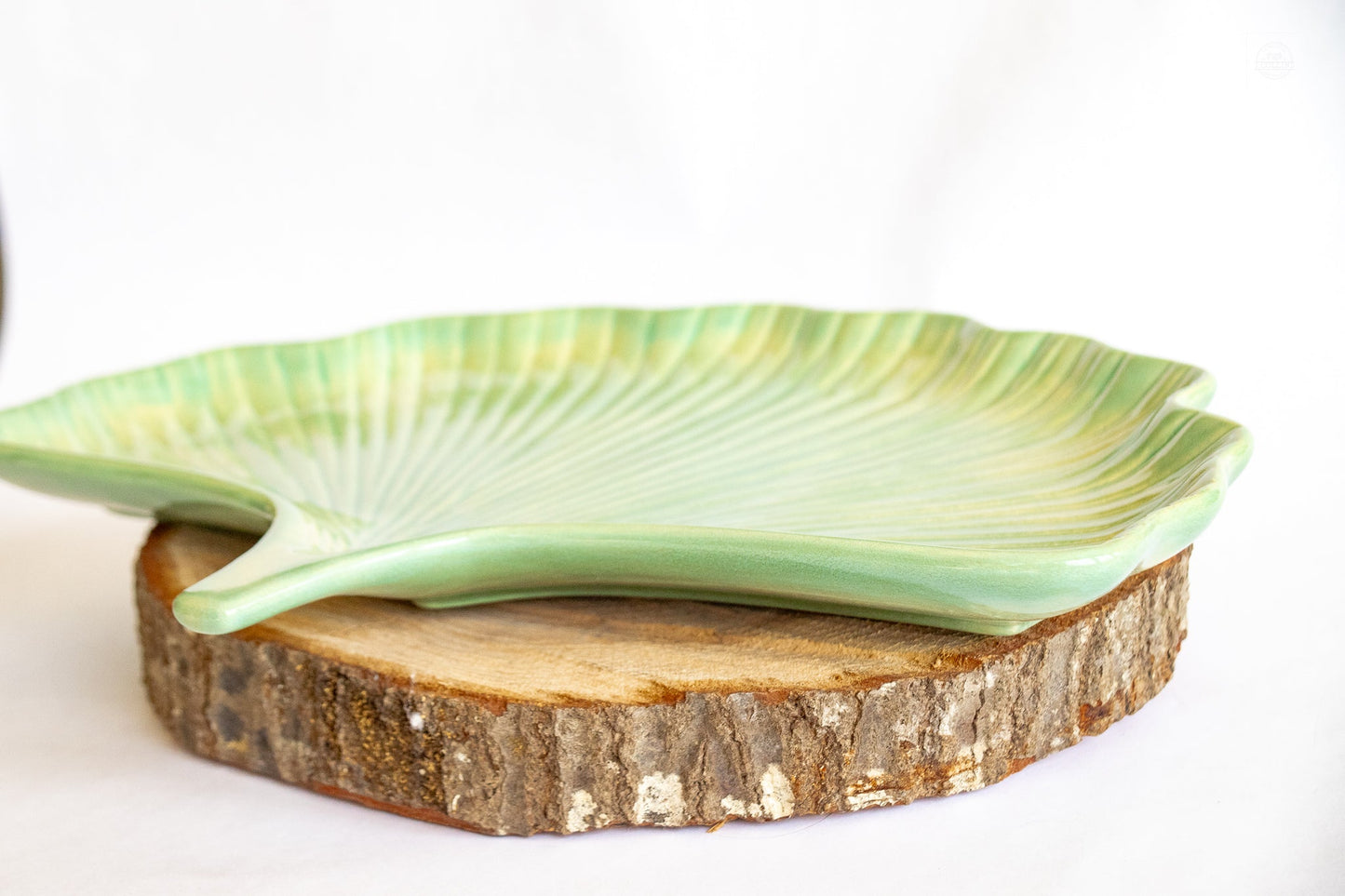 Elegant Ginkgo Leaf Ceramic Tray - Korvel