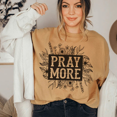 Camiseta floral Pray More