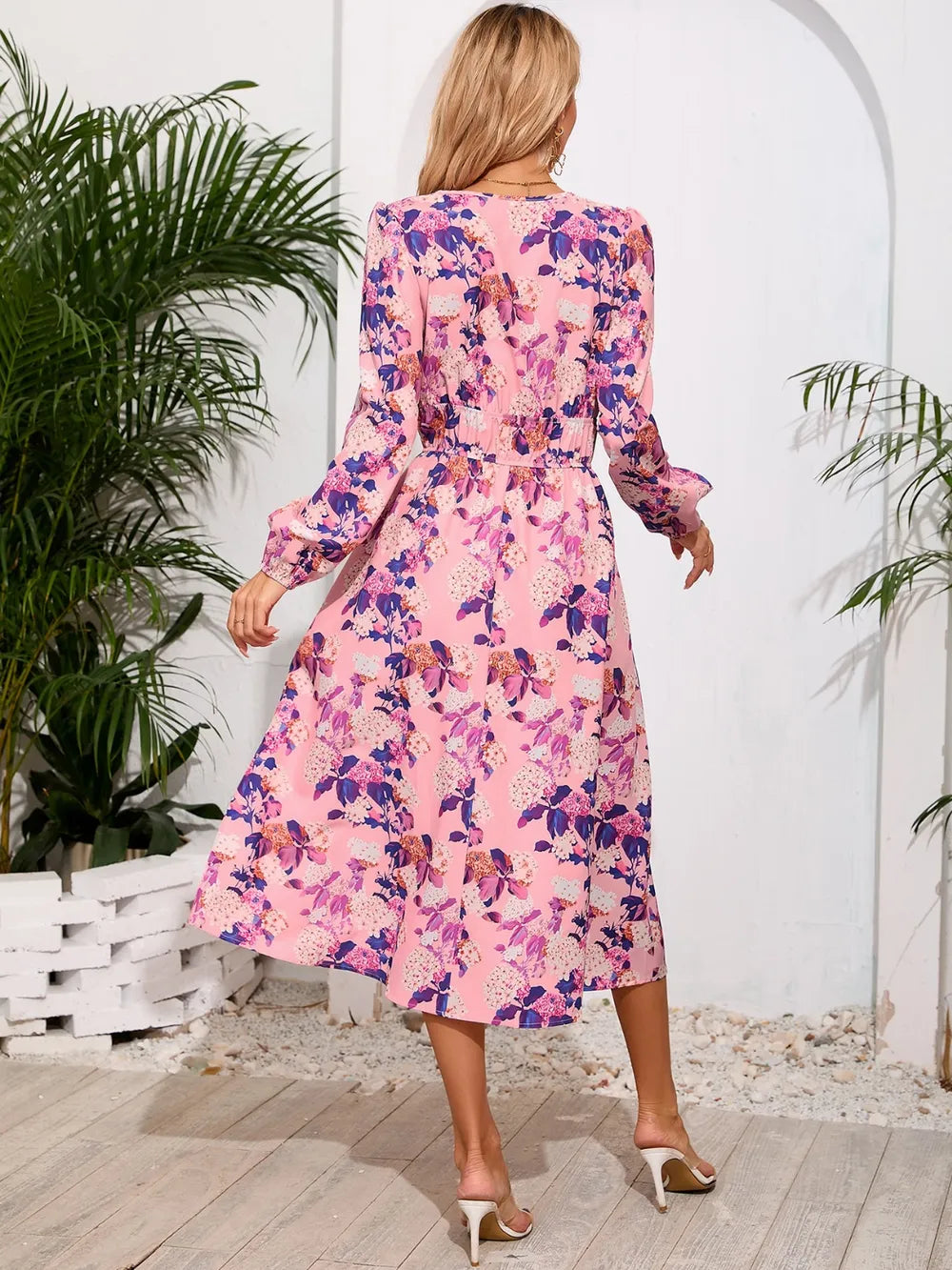 Robe midi à manches longues à encolure croisée imprimée