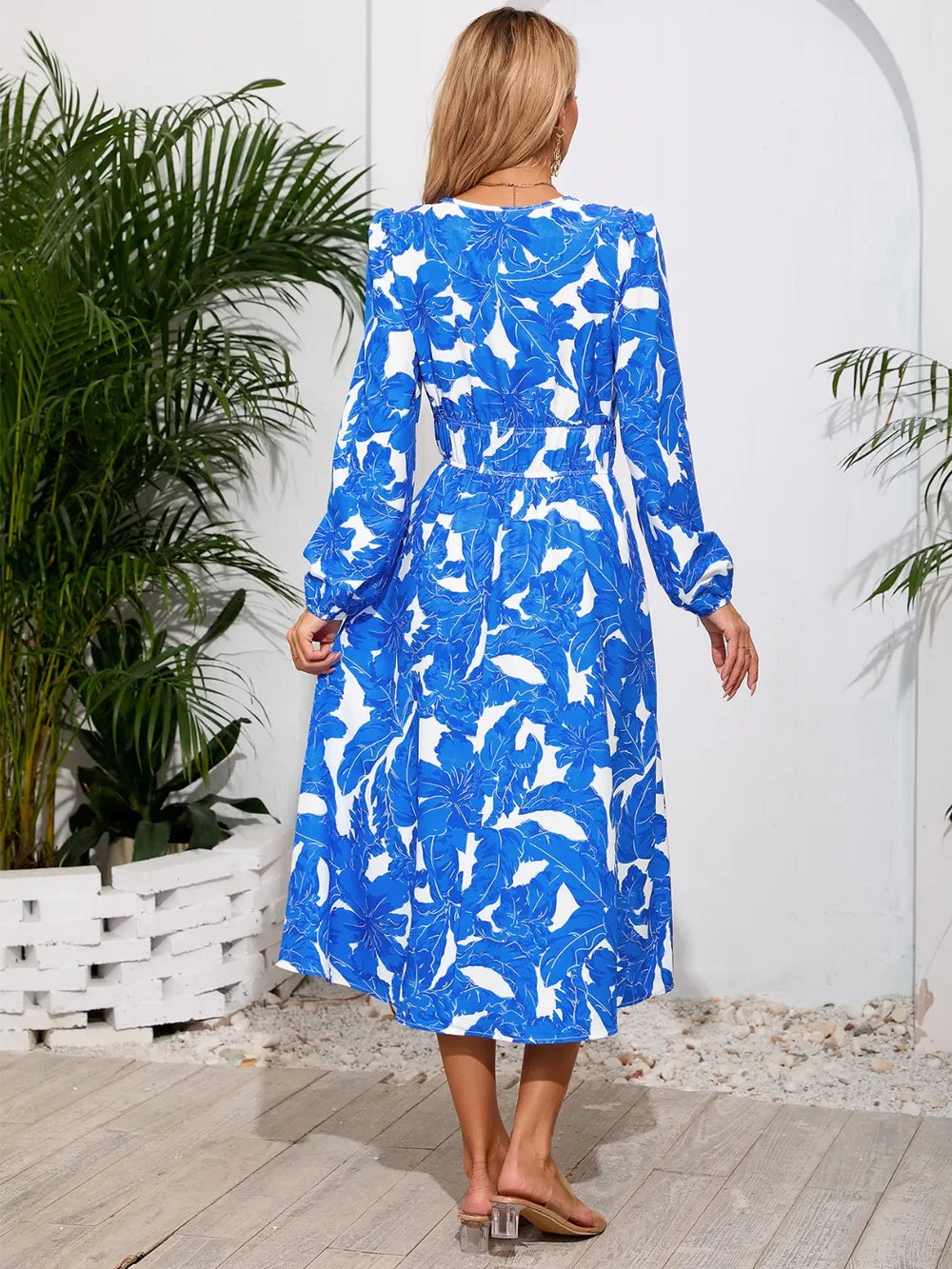Robe midi à manches longues à encolure croisée imprimée