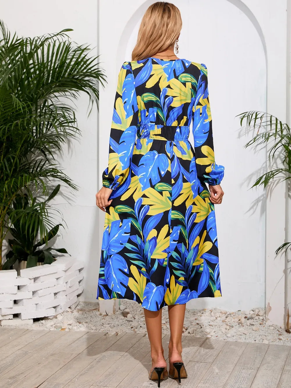 Robe midi à manches longues à encolure croisée imprimée