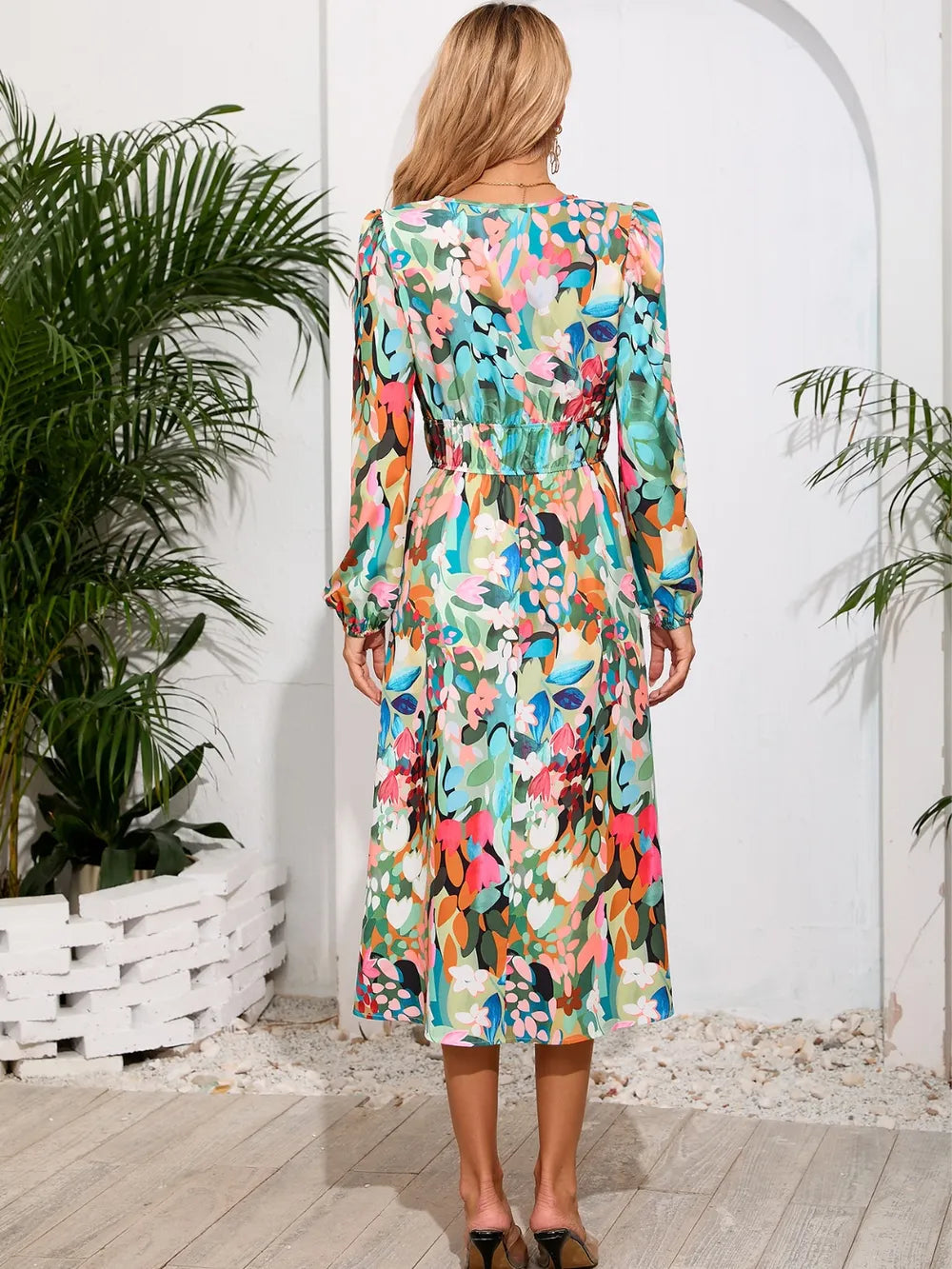 Robe midi à manches longues à encolure croisée imprimée