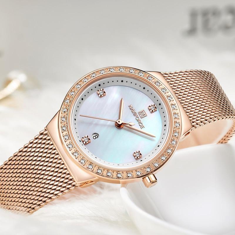 Montre analogique de luxe pour femmes avec affichage de la date et bracelet en acier inoxydable