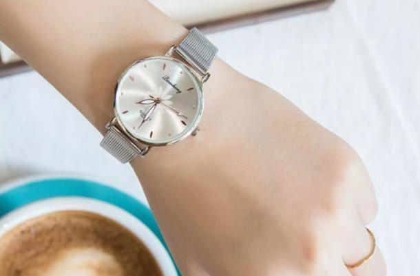 Montre Élégante pour Femme avec Bracelet en Acier Tressé