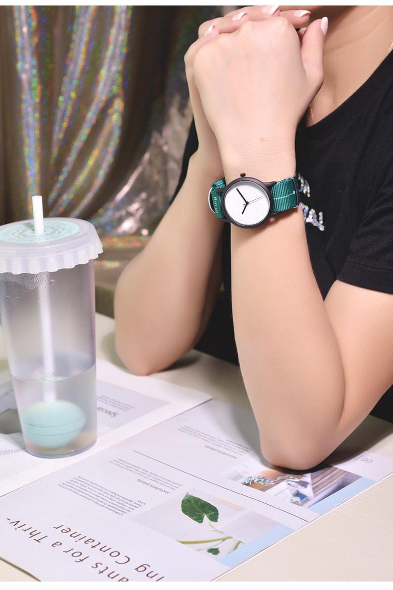 Reloj de Cuarzo para Mujer de Estilo Elegante de Verano con Correa de Nylon