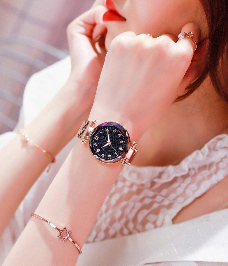 Luxury Simple Women Quartz Magnetic Wristwatch - Starry Sky Design