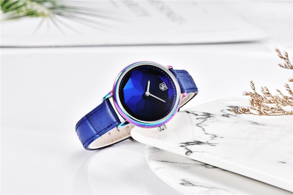 Montre analogique étanche pour femmes au style élégant avec bracelet en cuir