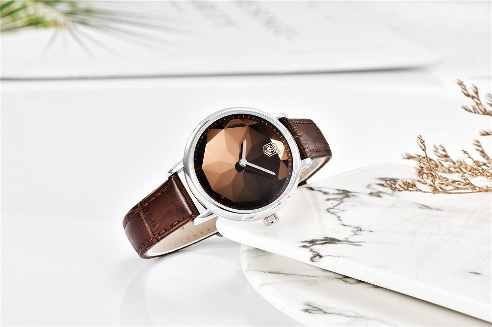 Montre analogique étanche pour femmes au style élégant avec bracelet en cuir