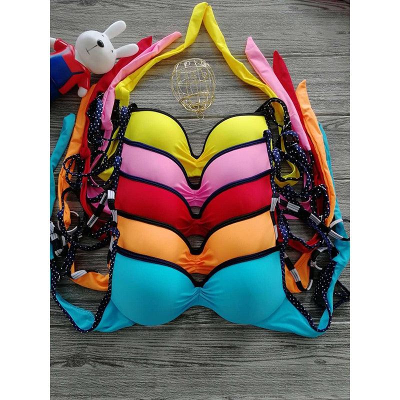 Ensemble de bikini élégant en trois pièces avec bretelles tressées