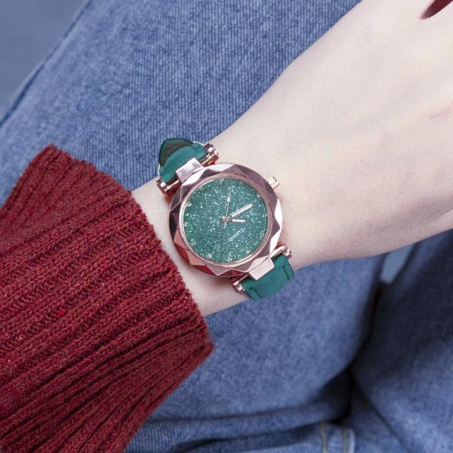 Reloj de Cuarzo para Mujeres con Pulsera de Cuero Elegante